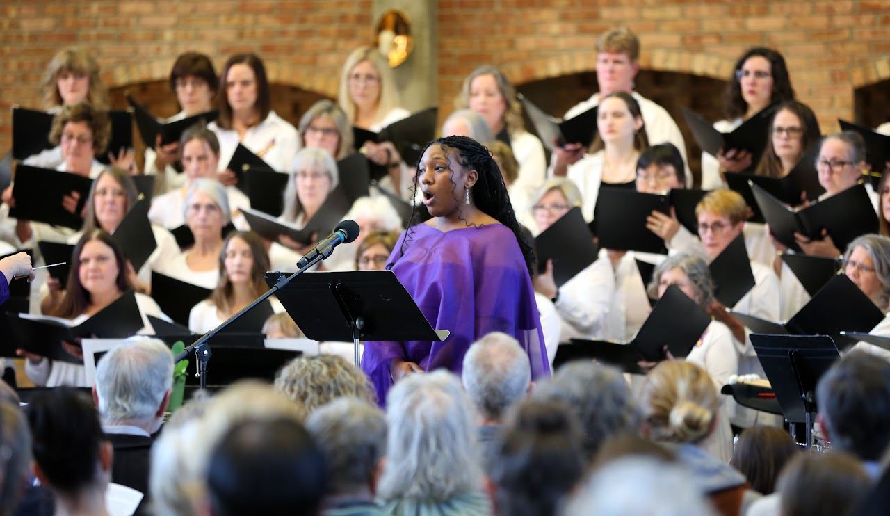  Bel Canto Choir Performs 'Suffrage Cantata' with Bella Lumina