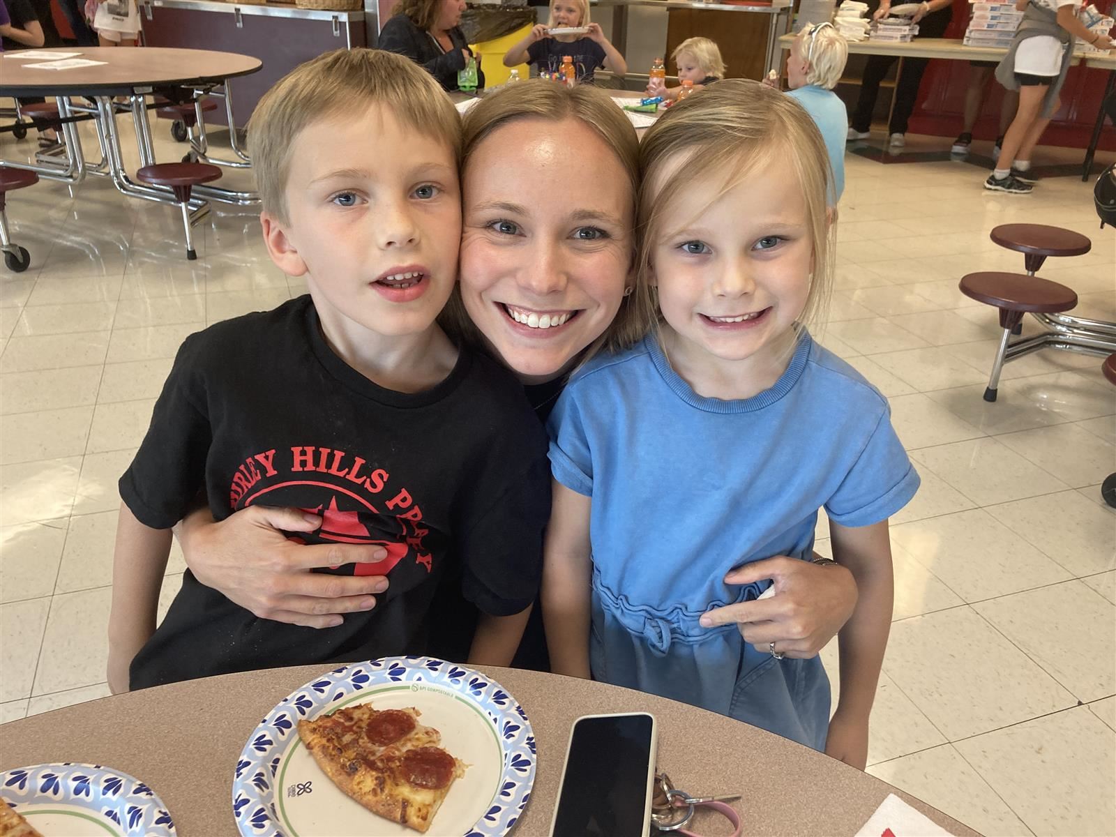  Shirley Hills Families Enjoy Back-to-School Pizza Party