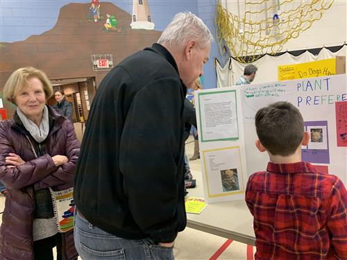 Young Scientists Participate in Hilltop Fair 